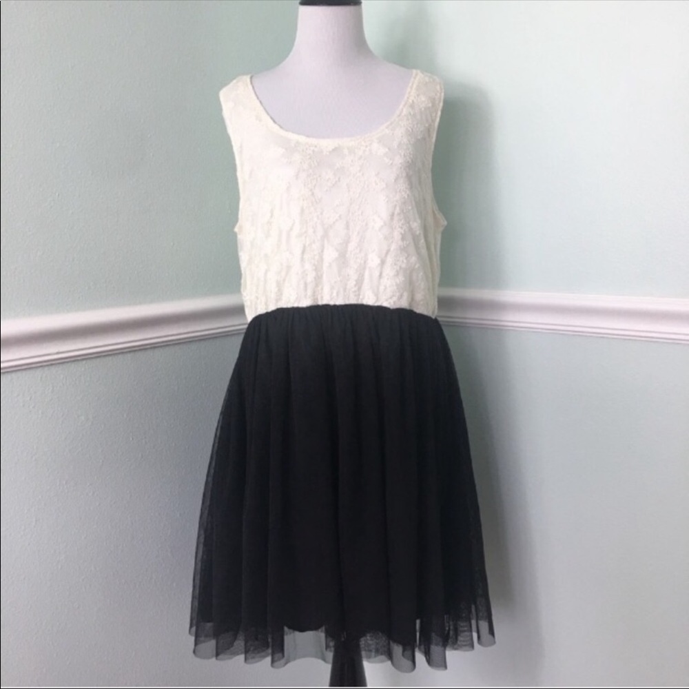 🌲🎁 Cream and black lace dress party dress